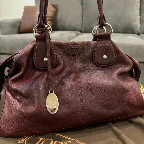 Tod’s Leather Shoulder Bag - Picture 5 of 15